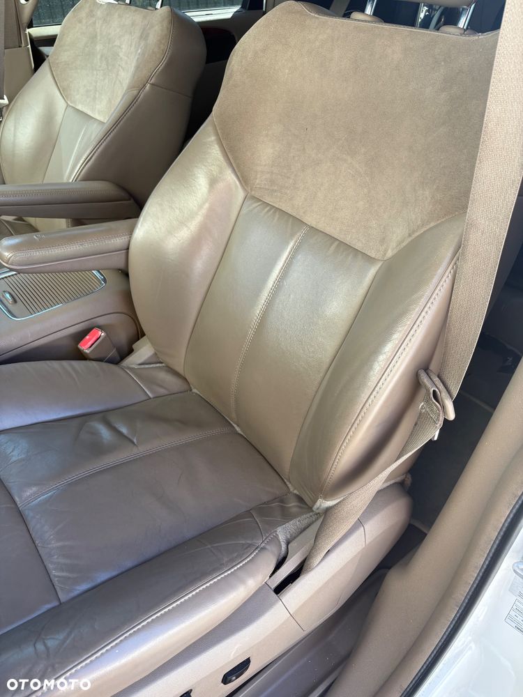 Chrysler Town & Country 3.6 Limited - 9