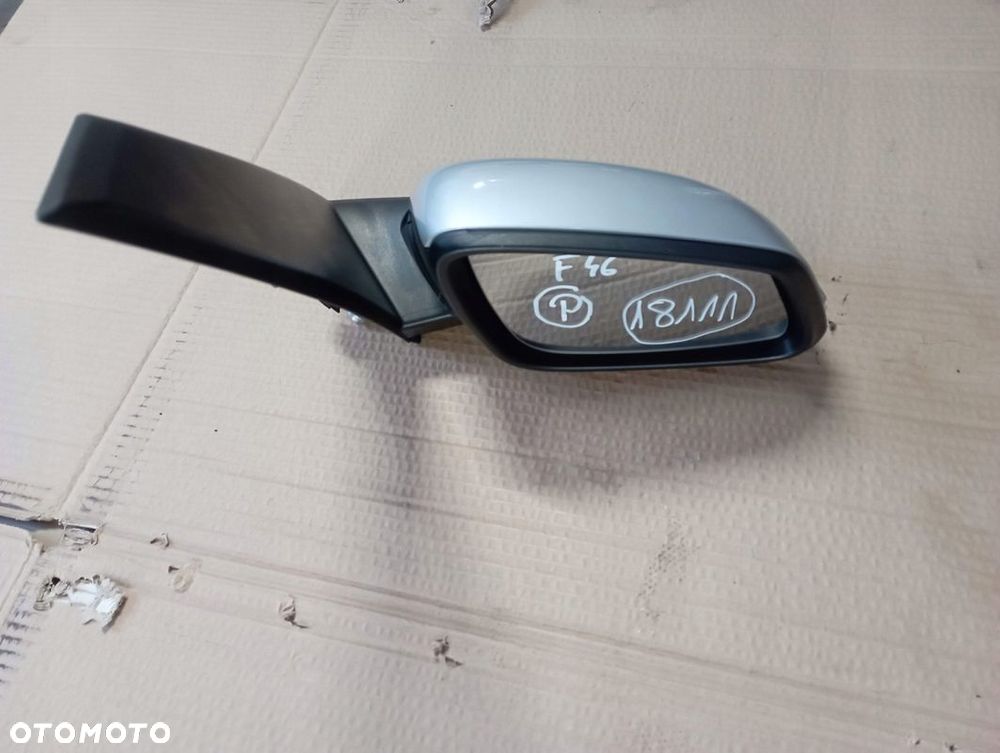 BMW F46 LUSTERKO PRAWE 6 PIN EUROPA - 1