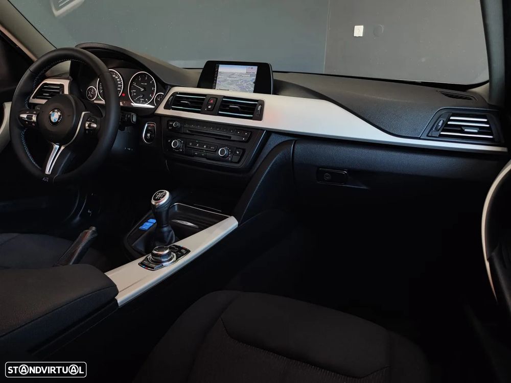 BMW 318 d DPF Touring Edition Sport - 31