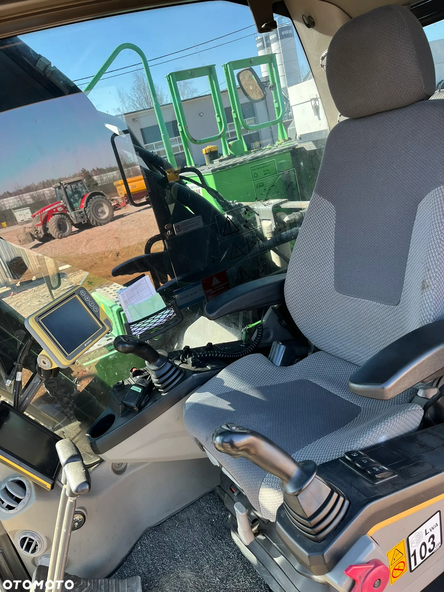 Volvo EC250EL - 13
