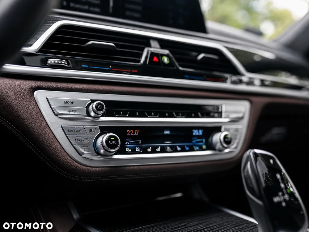 BMW Seria 7 750i xDrive - 18