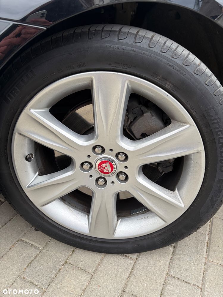 Jaguar XE 2.0 T Prestige - 16
