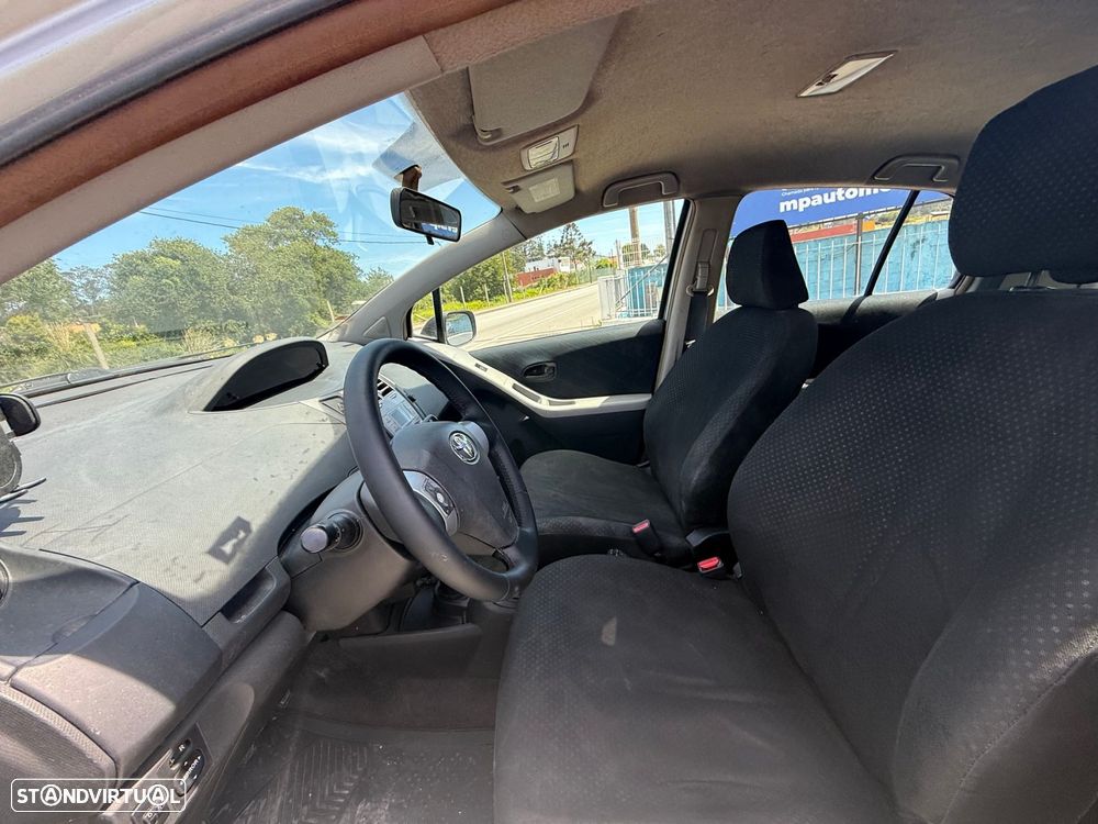Toyota Yaris 1.0 VVT-i AC - 18