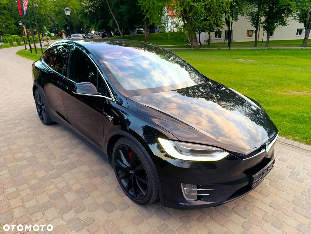 Tesla Model X - 17