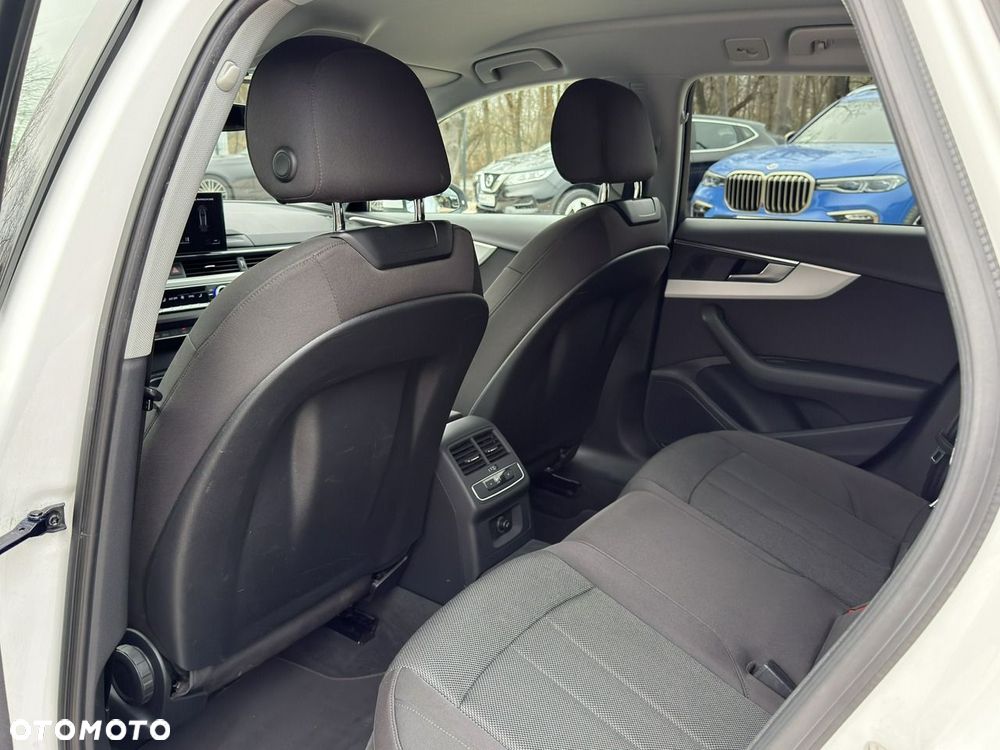 Audi A4 Avant 40 TFSI quattro S tronic - 13