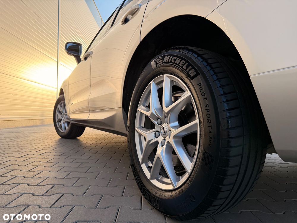 Volvo XC 60 T4 Geartronic Momentum Pro - 23