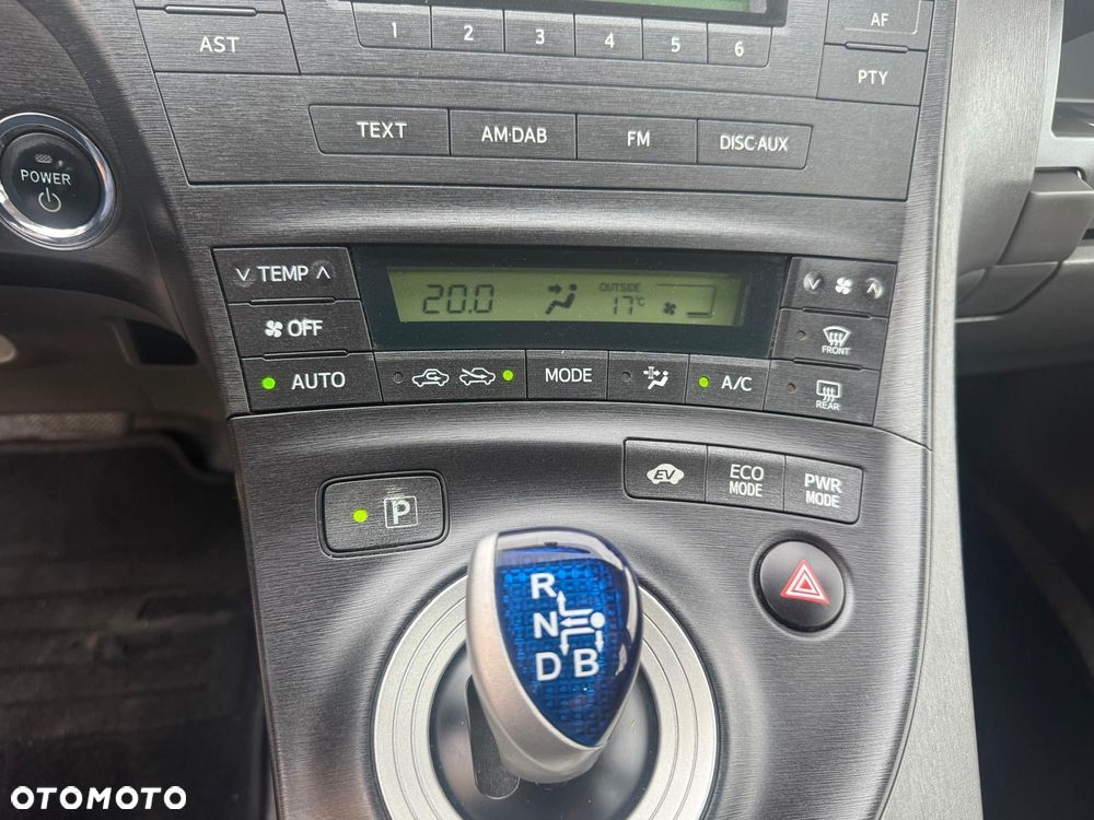 Toyota Prius Plug-in 1.8 HSD Sol - 16
