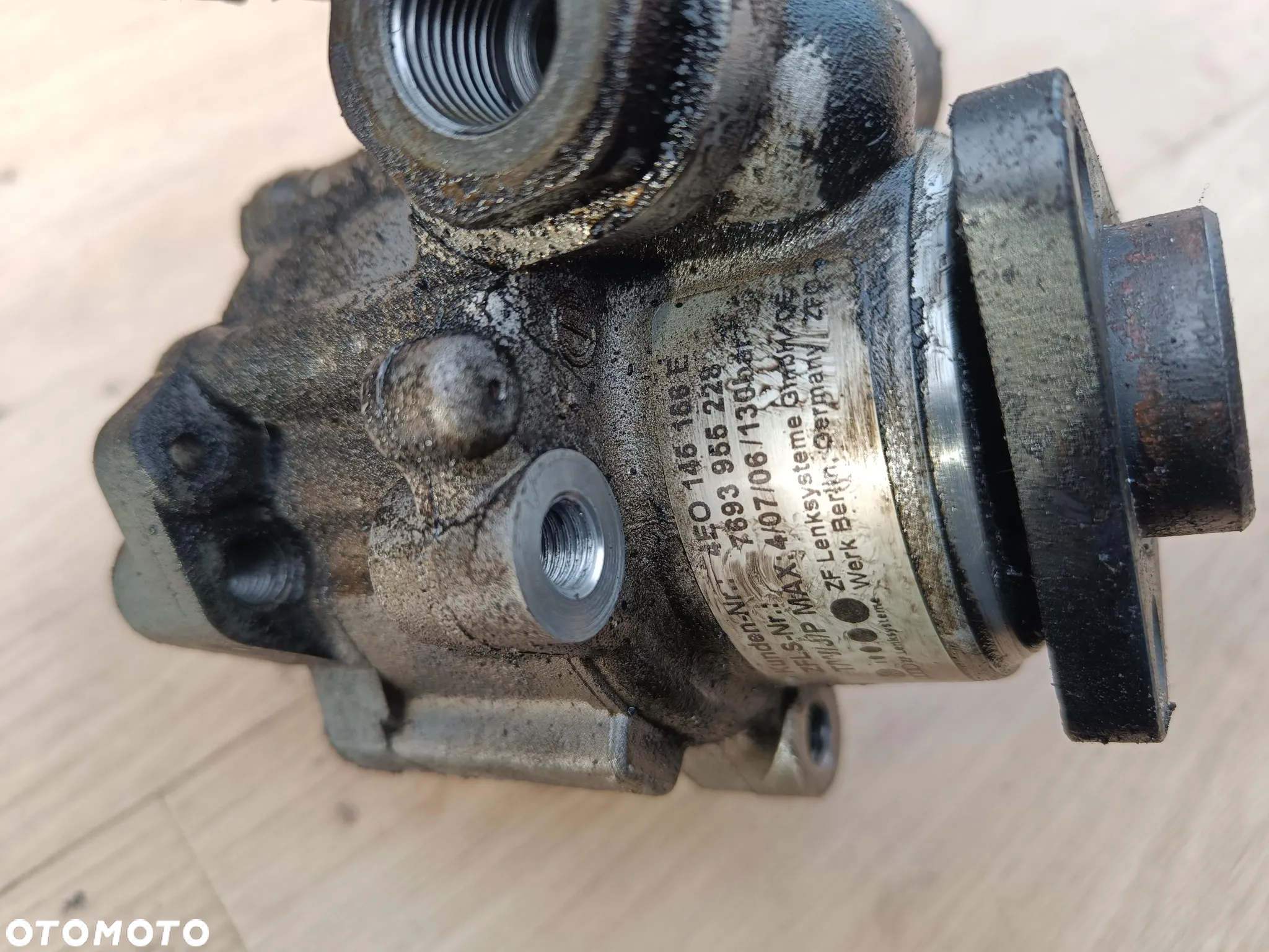 AUDI A8 D3 3.2 FSI POMPA WSPOMAGANIA 4E0145156E - 3