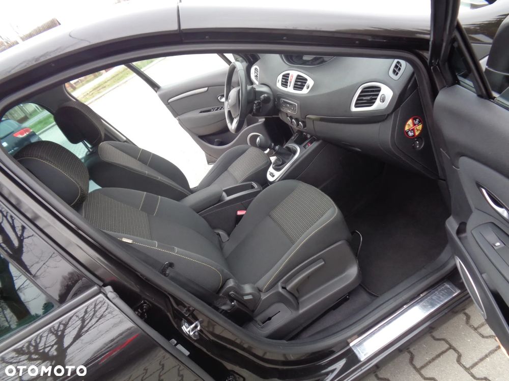 Renault Scenic 1.6 16V Luxe Privilege - 11