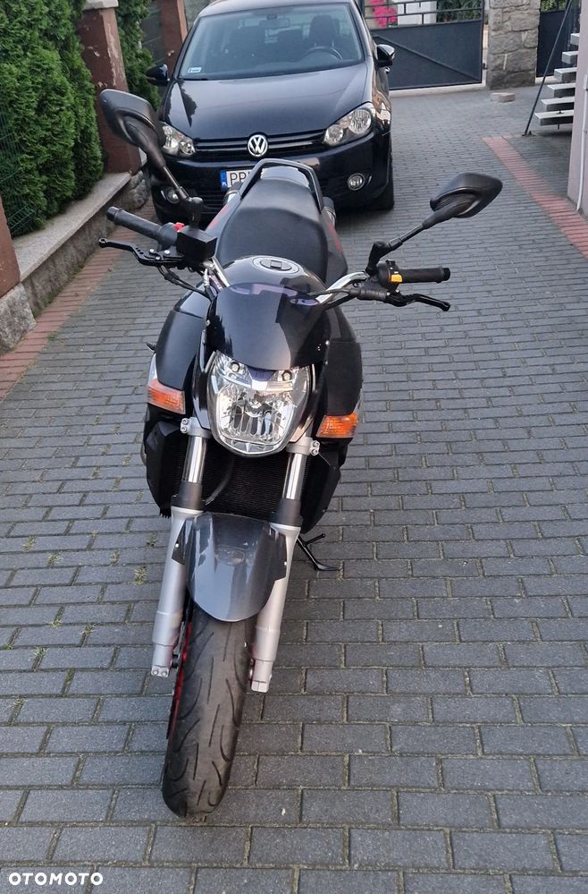 Suzuki GSR - 3