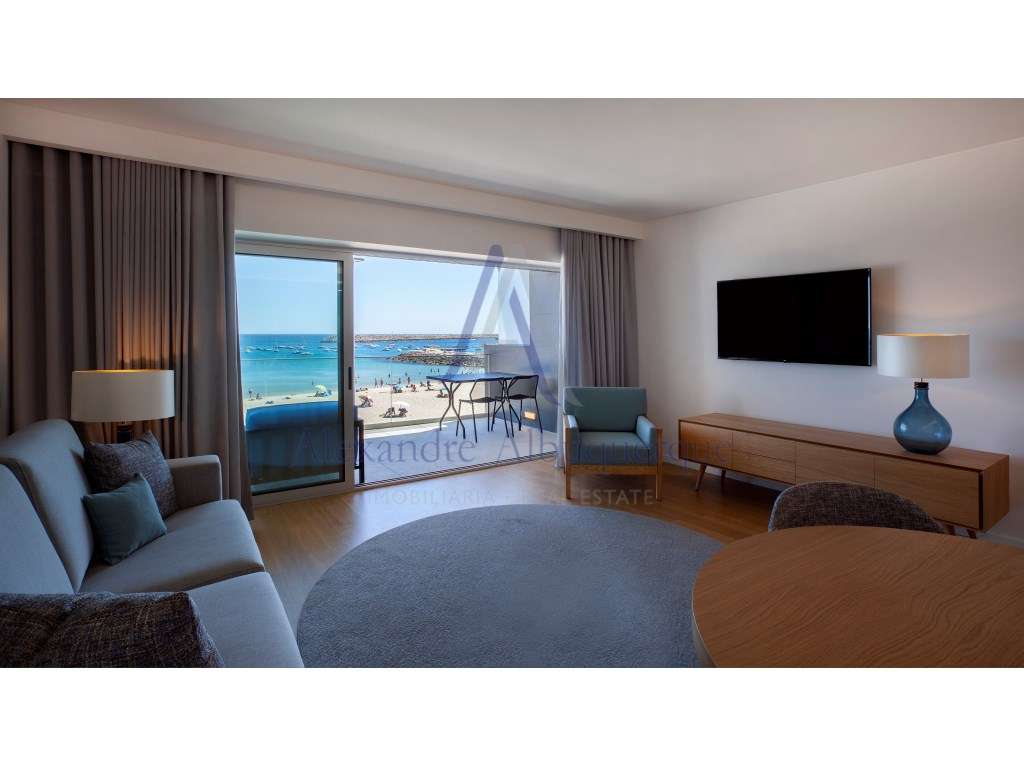 Apartamento T1 com enorme terraço sobre a baia de Sesimbra. - Grande imagem: 2/5