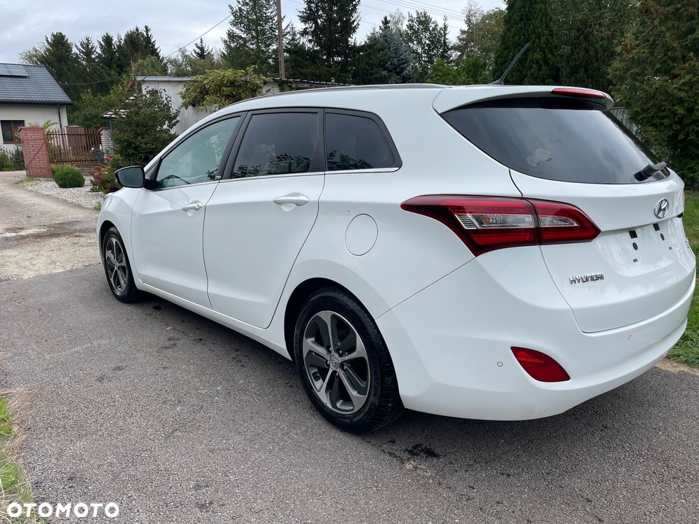 Hyundai i30 blue Kombi 1.6 CRDi Style - 33