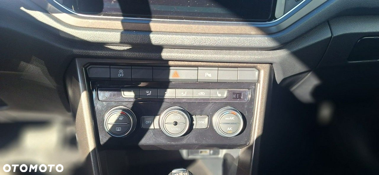 Volkswagen T-Roc - 16