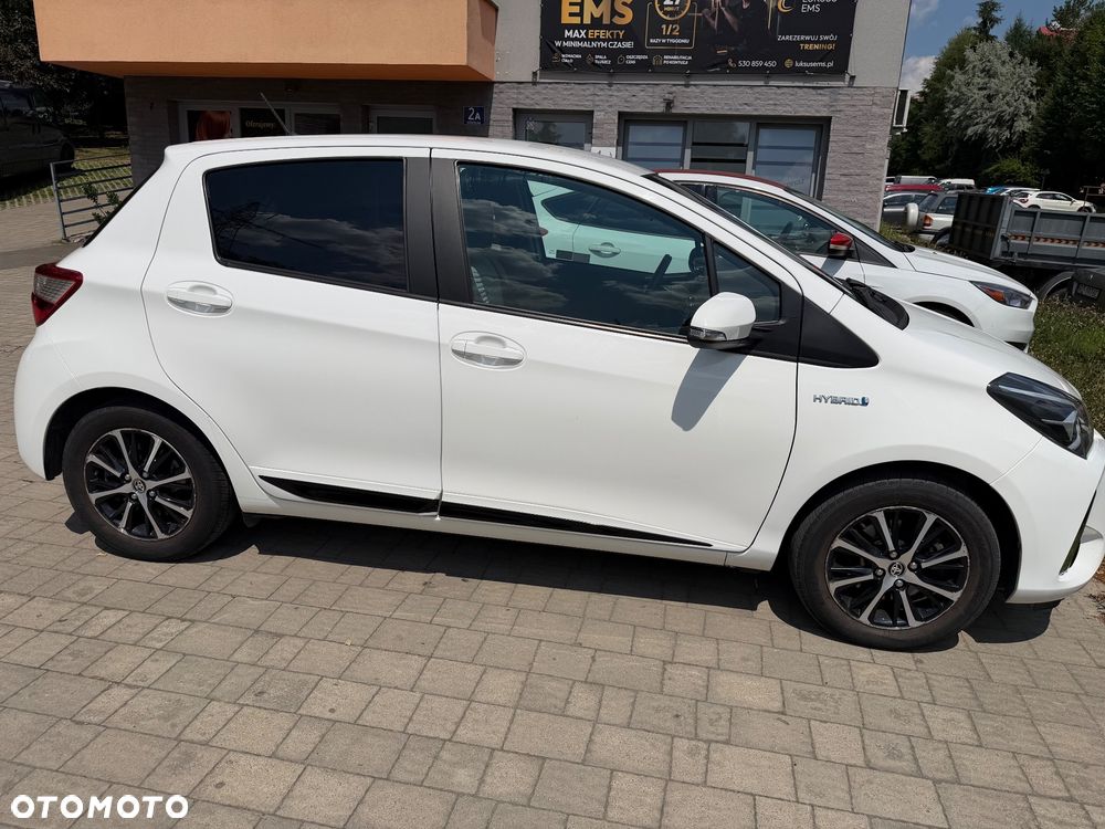 Toyota Yaris Hybrid 100 Premium - 3