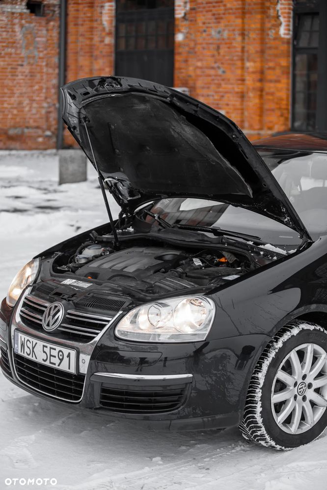 Volkswagen Jetta 1.6 TDI Highline - 22