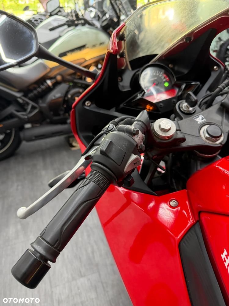 Honda CBR - 23