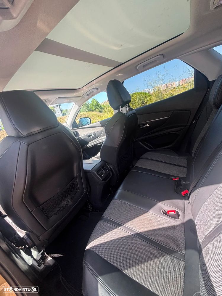 Peugeot 3008 1.2 PureTech Allure EAT6 - 17