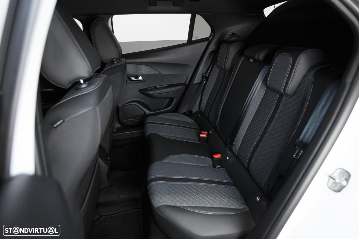 Peugeot 2008 1.2 PureTech Allure EAT8 - 11
