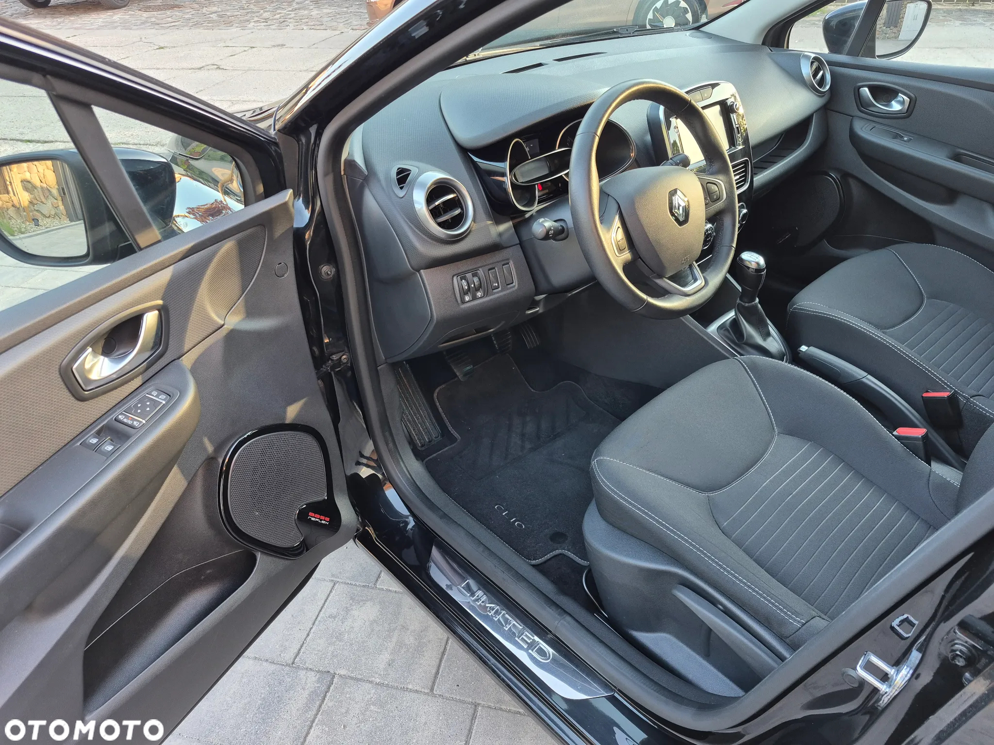 Renault Clio 1.2 16V 75 LIMITED - 33