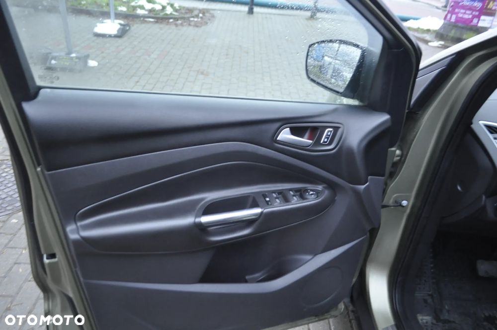 Ford Kuga 1.6 EcoBoost 4x4 Titanium - 19