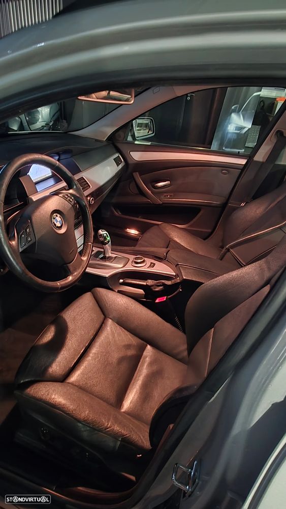 BMW 520 dA Touring Executive - 16