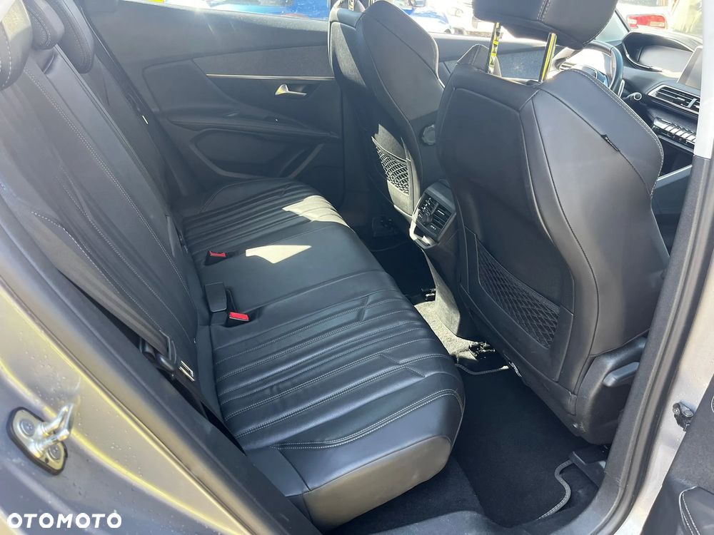 Peugeot 3008 1.2 PureTech GPF Allure S&S EAT8 - 12