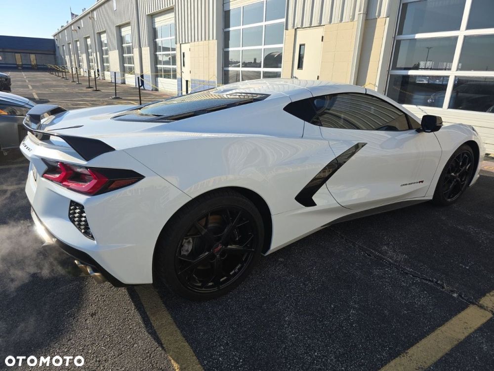 Chevrolet Corvette - 4