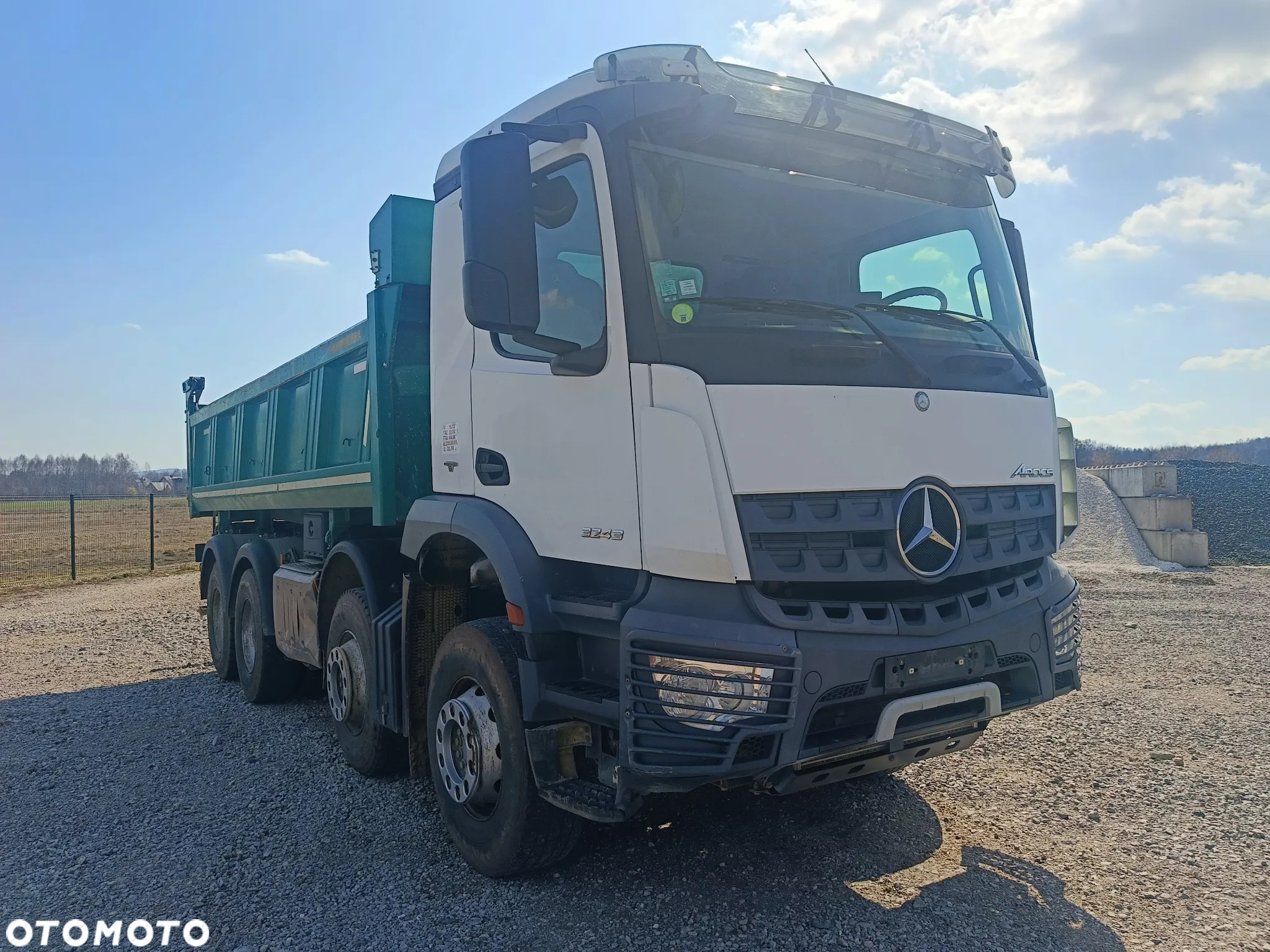 Mercedes-Benz Arocs 3243 - 4