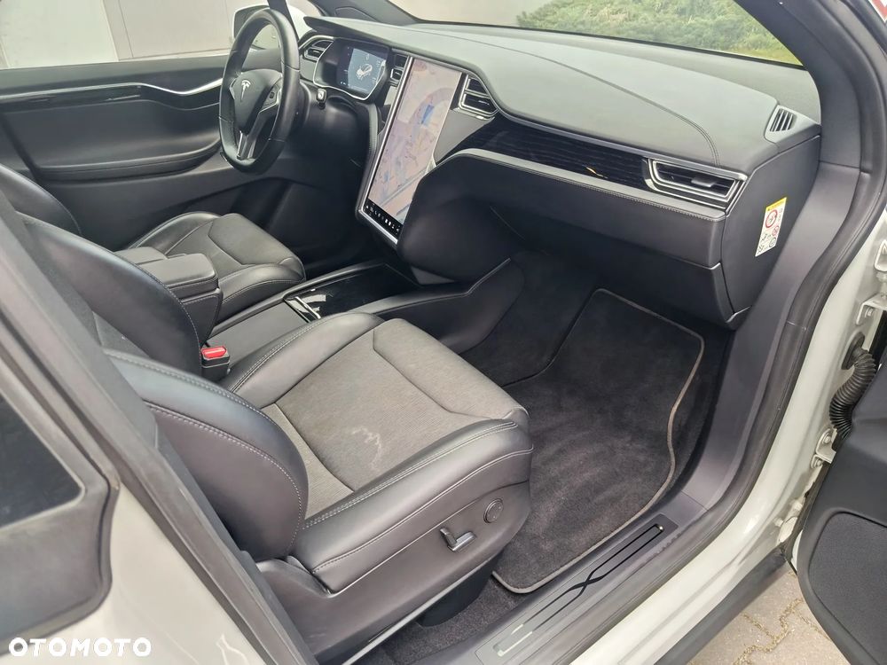 Tesla Model X 75 D - 22