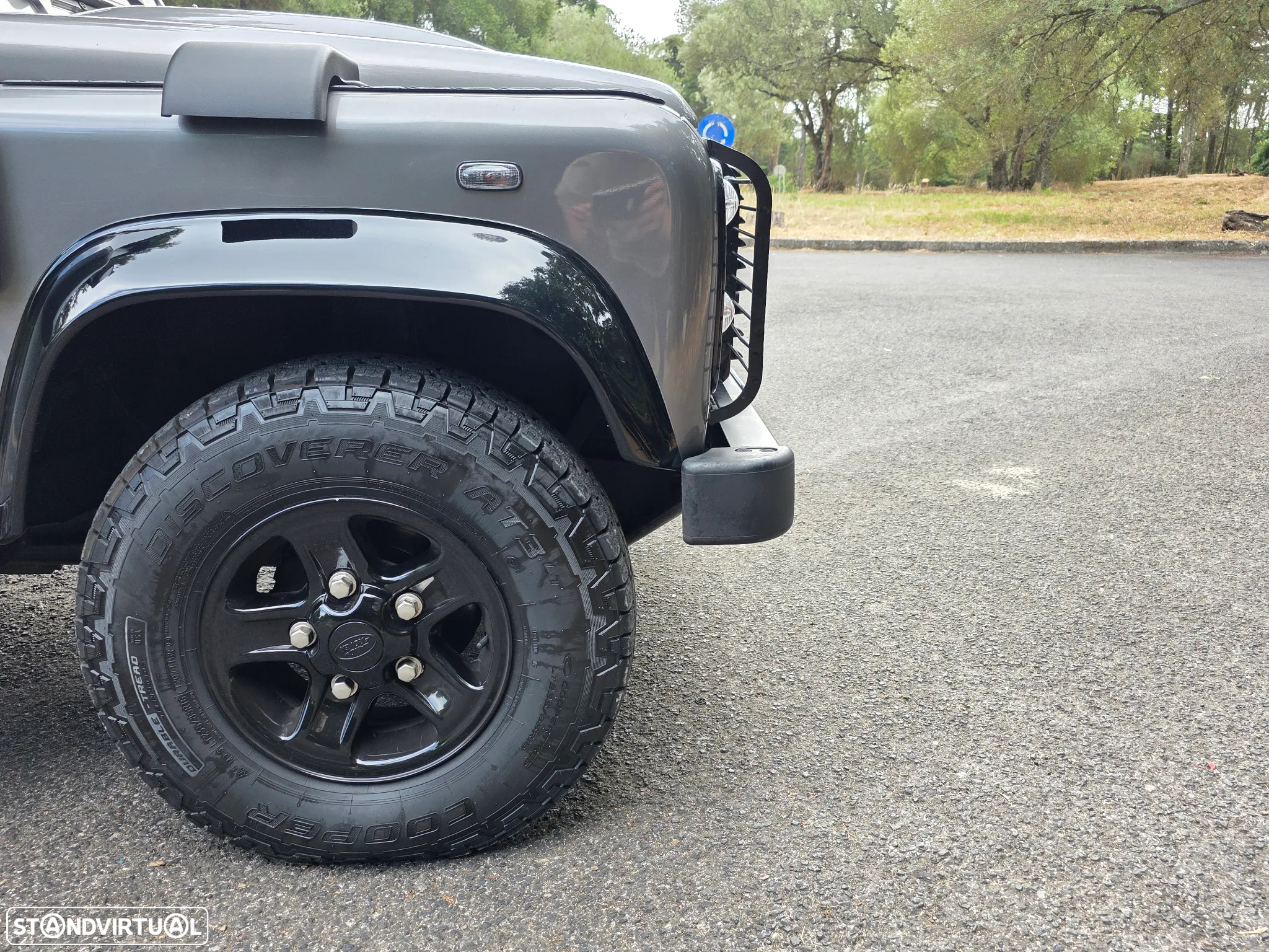 Land Rover Defender 90 Station Wagon SE - 12