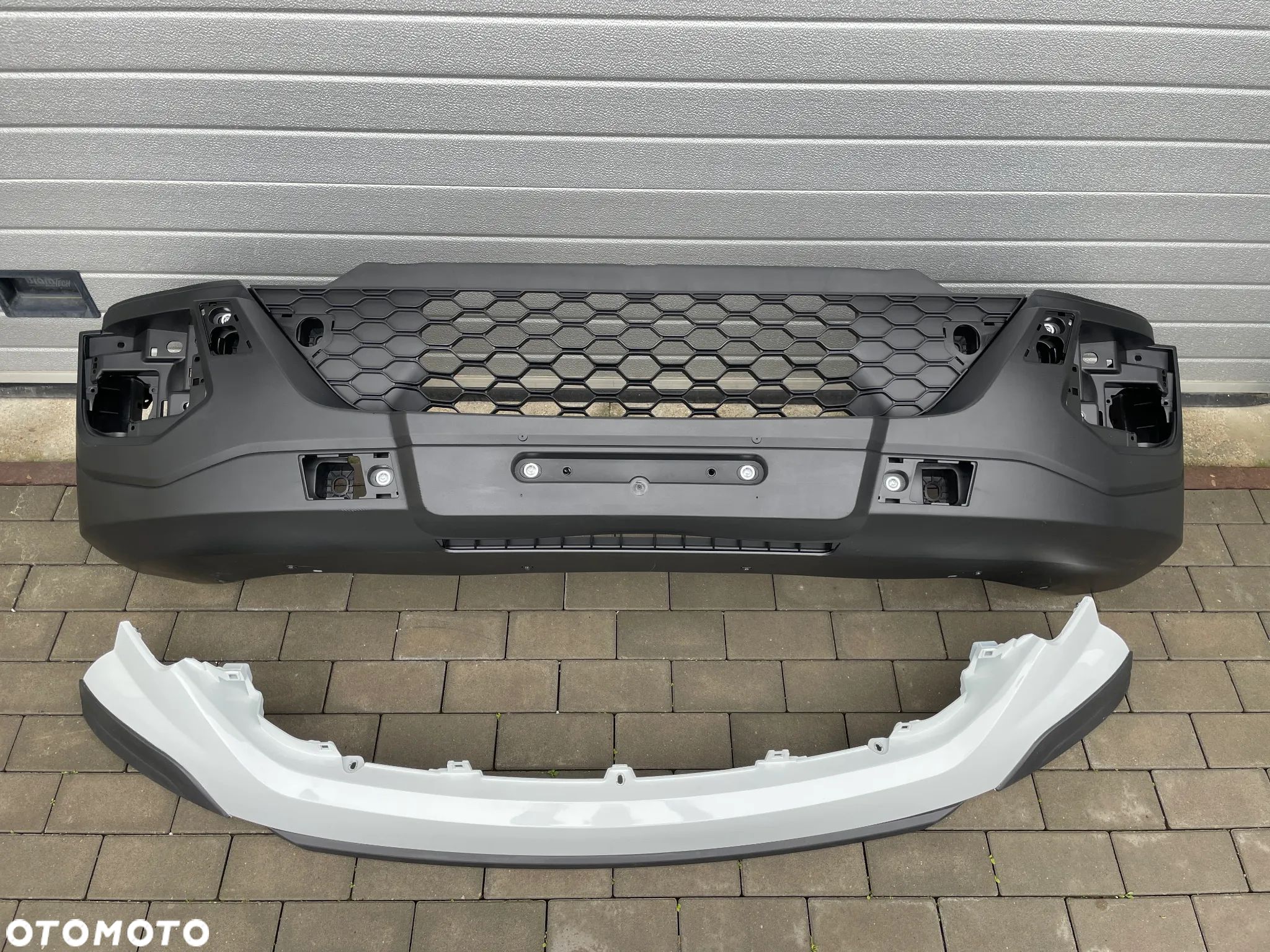 ZDERZAK PRZEDNI, ATRAPA IVECO DAILY IV  2014-2019 - NOWY - 1