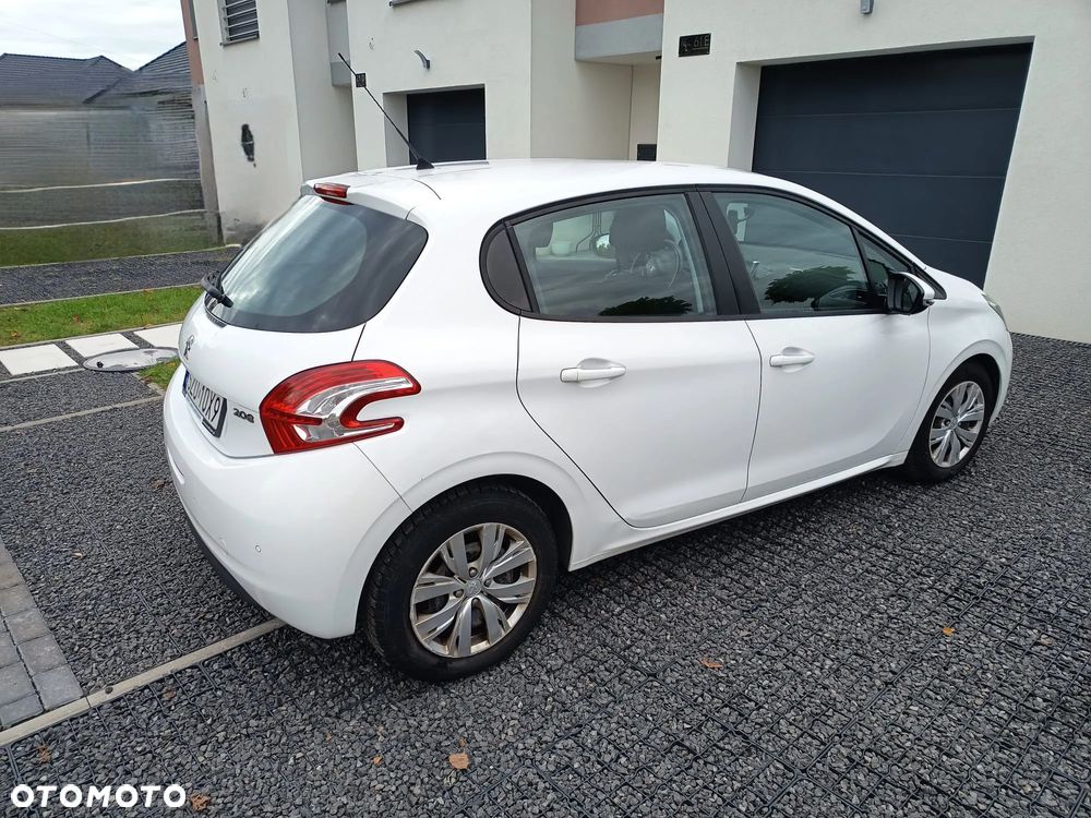 Peugeot 208 2012 photo 4