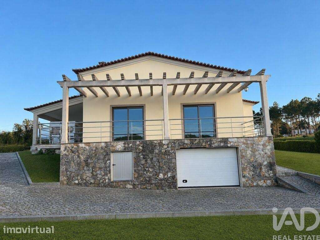 Casa tradicional T3 em Valado dos Frades de 563,00 m2 - Grande imagem: 3/25