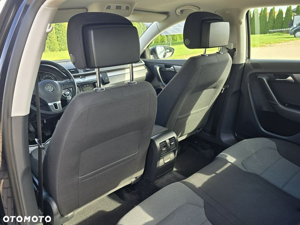 Volkswagen Passat - 20