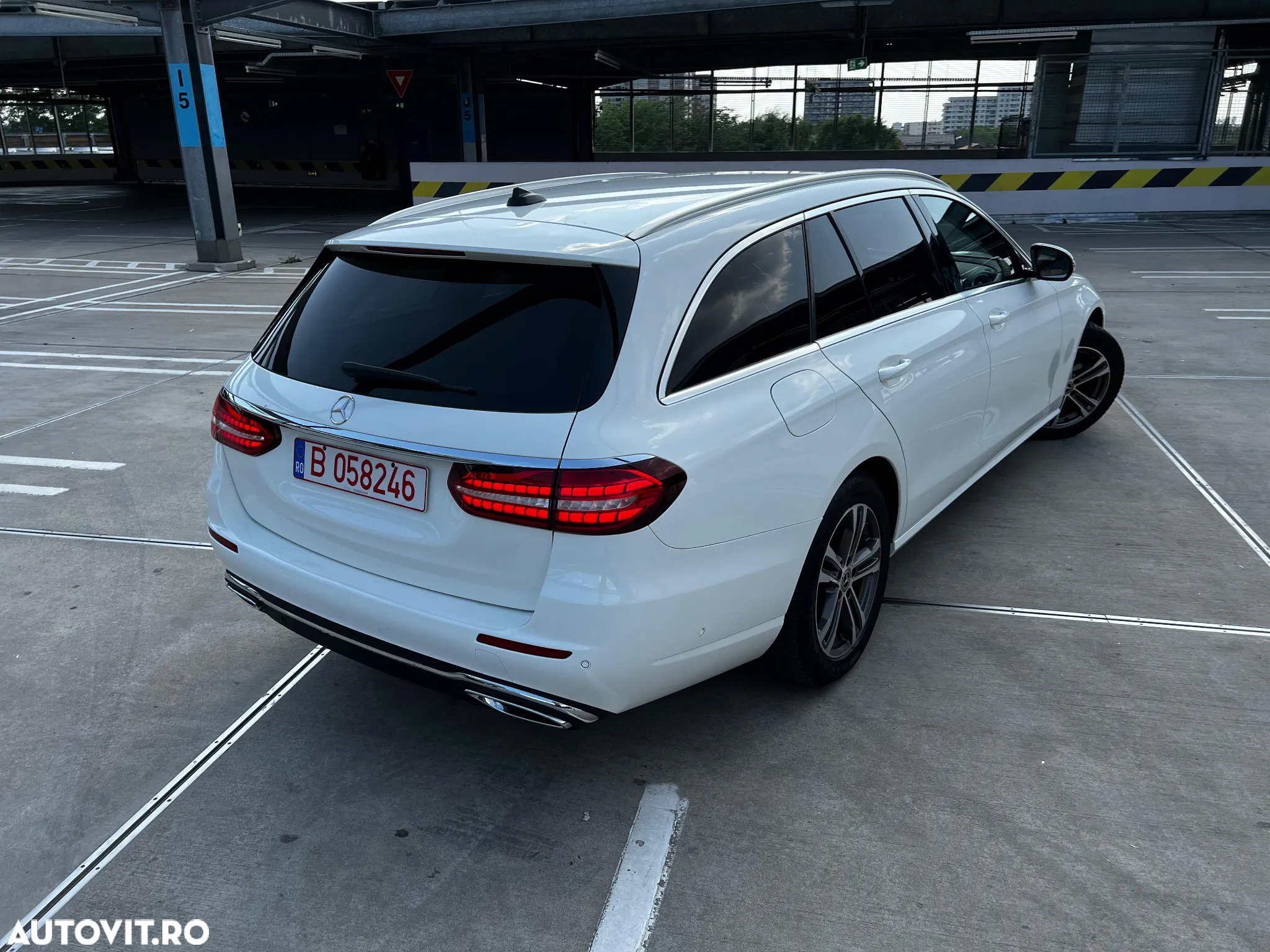 Mercedes-Benz E 220 d T 9G-TRONIC Avantgarde - 3