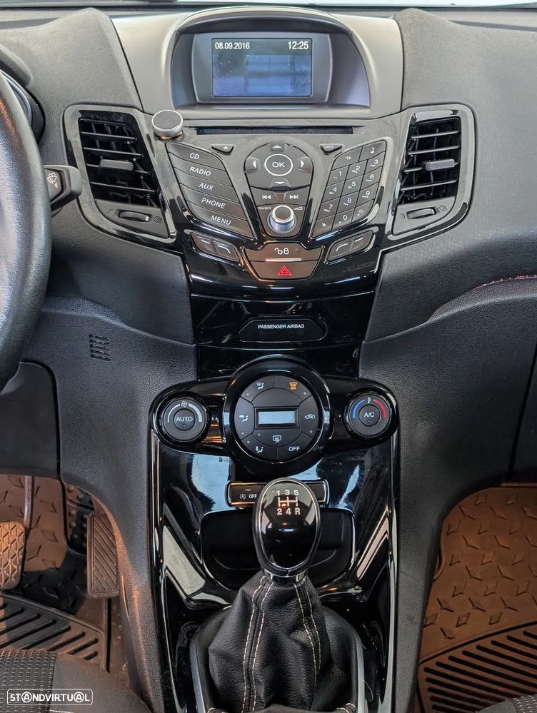 Ford Fiesta 1.0 EcoBoost Titanium - 12