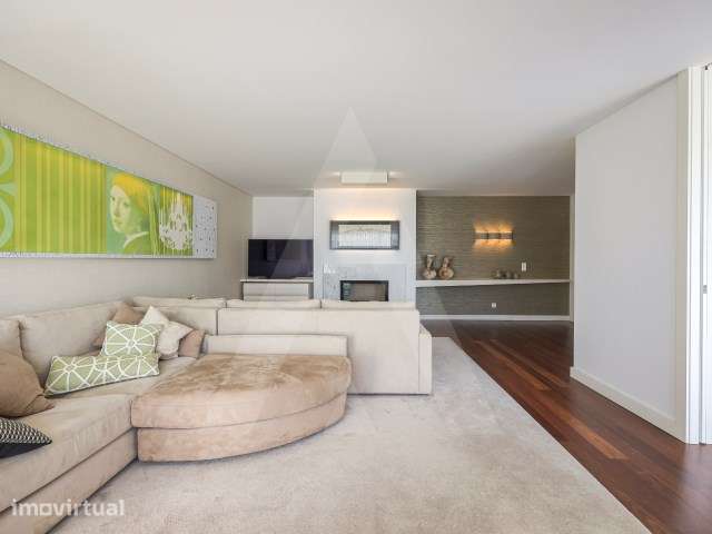 Apartamento T4 com 2 suítes e garagem fechada no centro do Porto - Grande imagem: 5/61