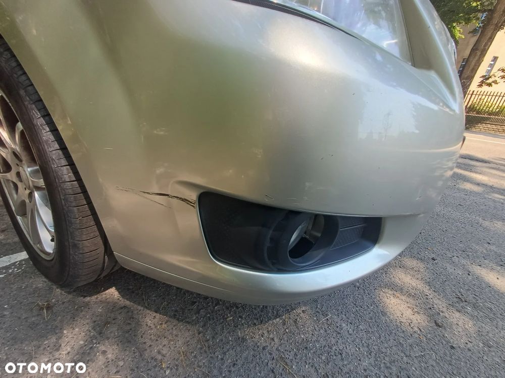 Toyota Corolla Verso 1.8 Premium + - 18