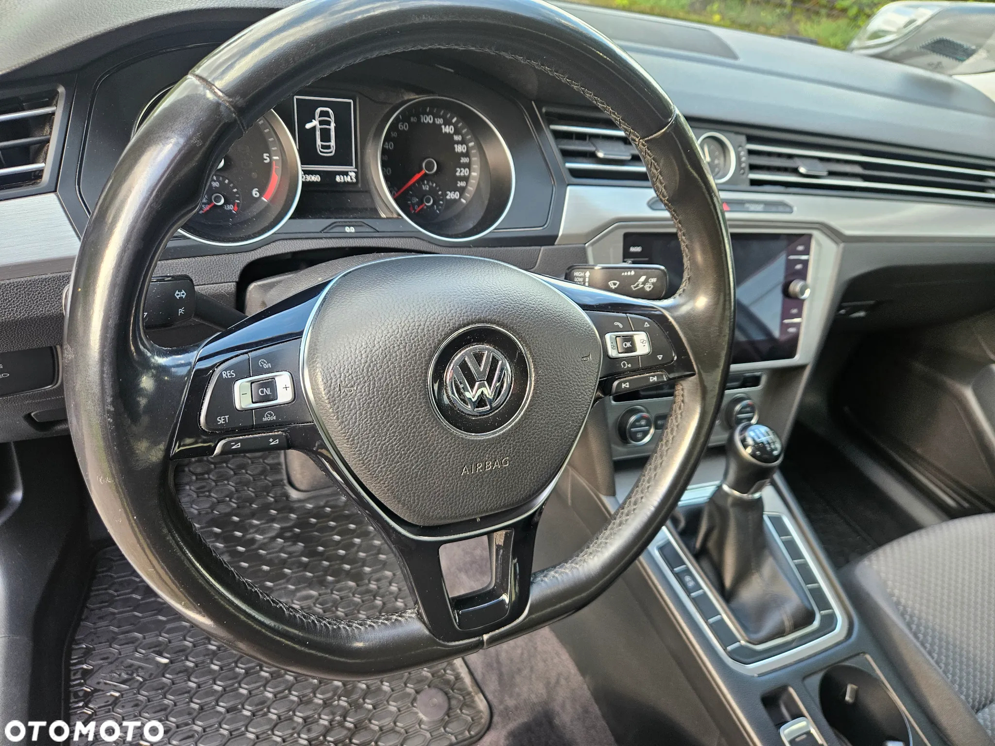 Volkswagen Passat - 16
