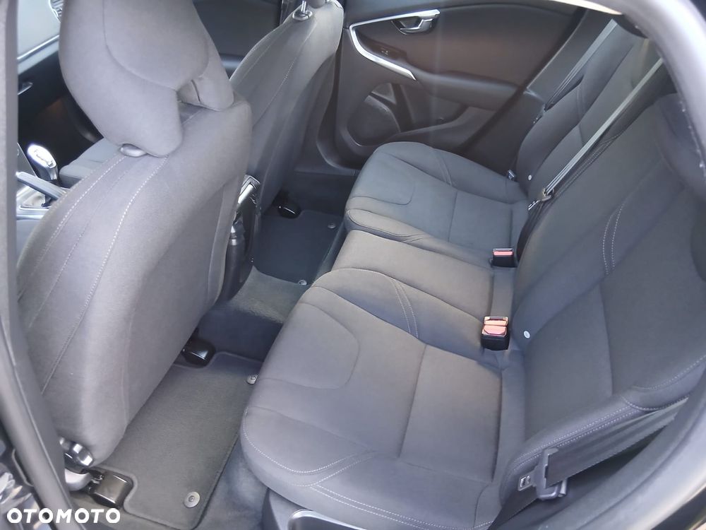 Volvo V40 D2 Momentum - 36