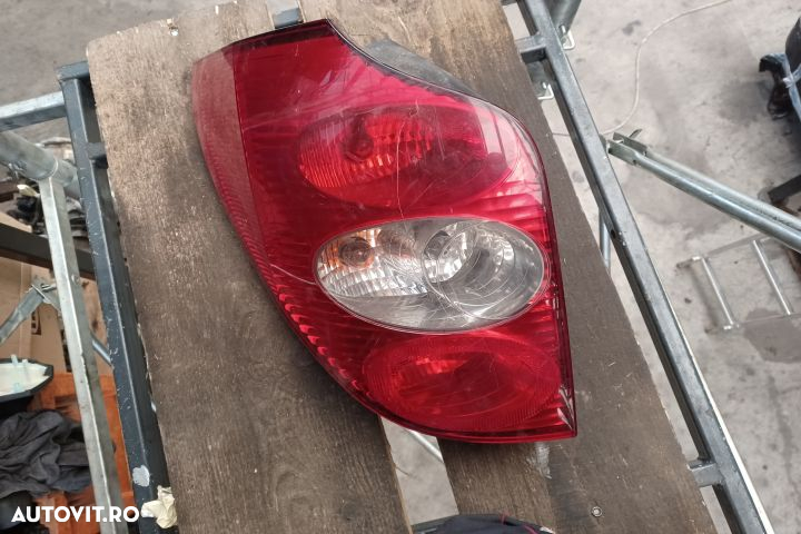 Lampa stop stanga pe aripa Renault Laguna 2  [din 2001 pana  2005] seria Liftback 1.9 DCi MT (120 h - 3
