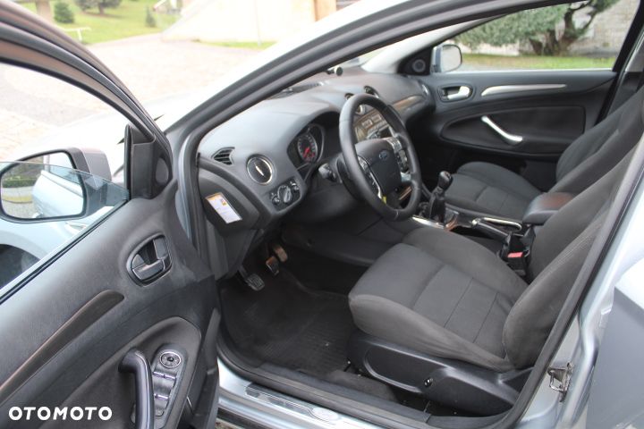 Ford Mondeo 2.0 Ambiente - 16