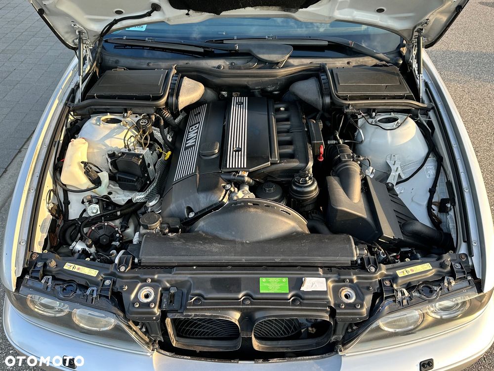 BMW Seria 5 520i - 39