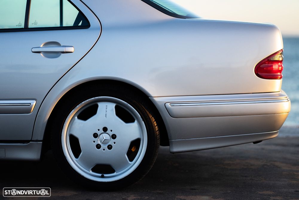 Mercedes-Benz E 320 - 1