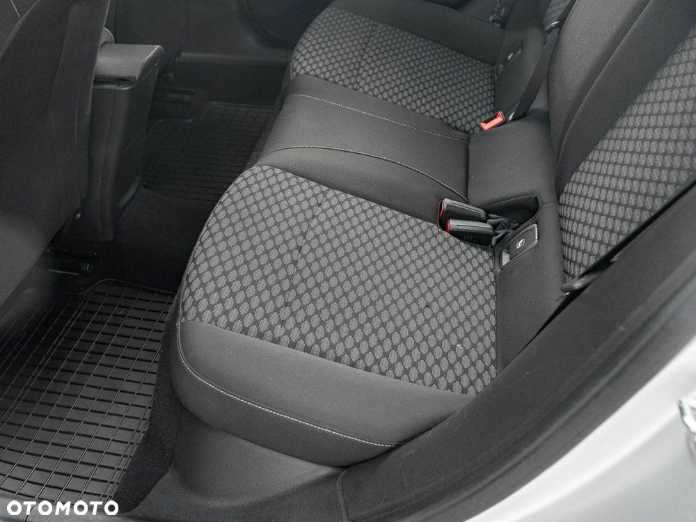 Opel Astra 1.2 T Edition S&S - 24