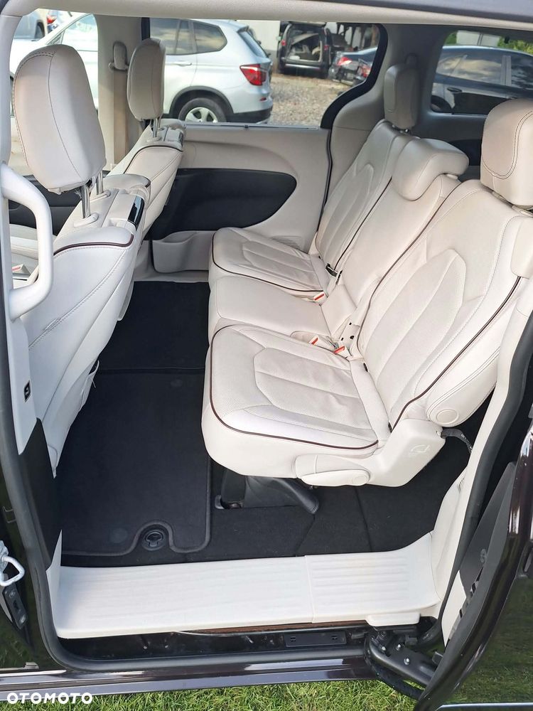 Chrysler Pacifica - 10