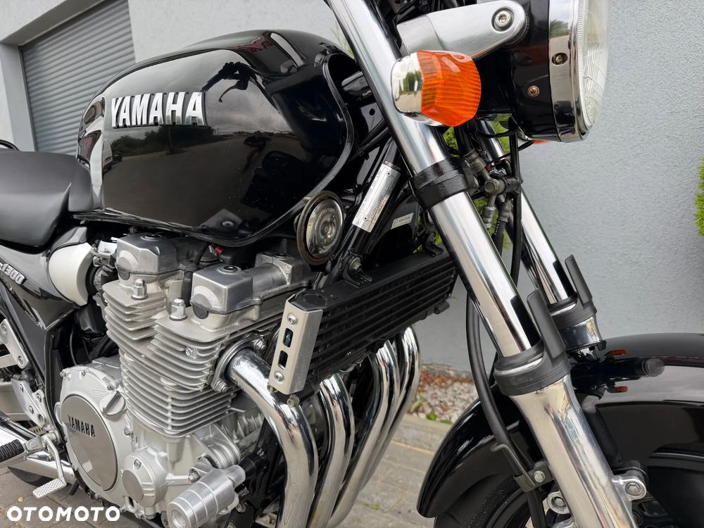 Yamaha XJR - 12