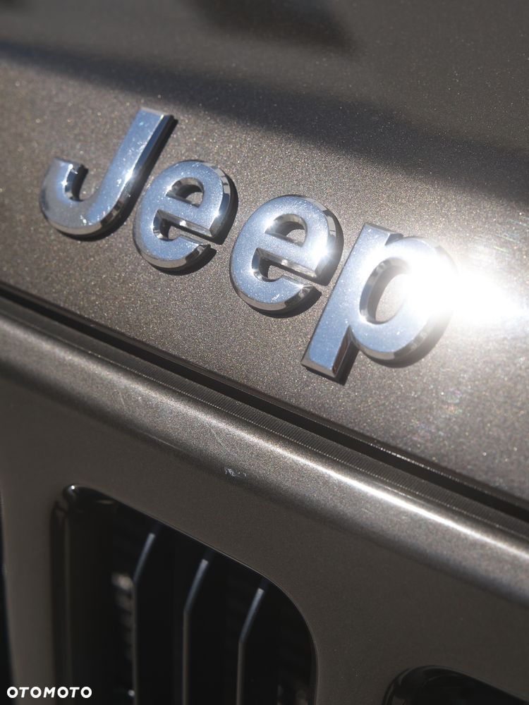 Jeep Commander - 21