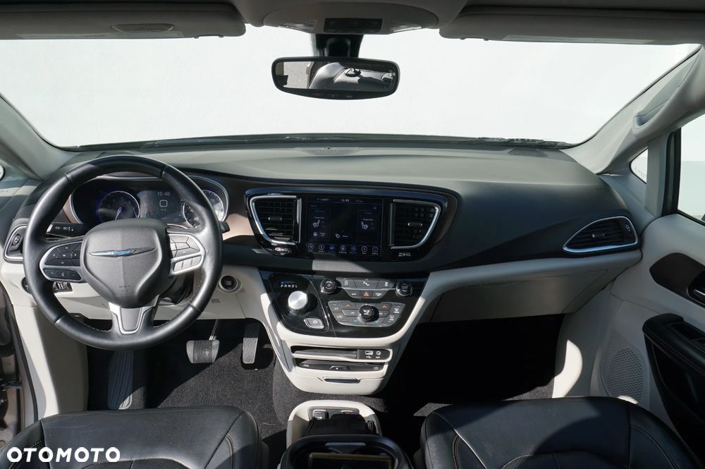 Chrysler Pacifica - 18