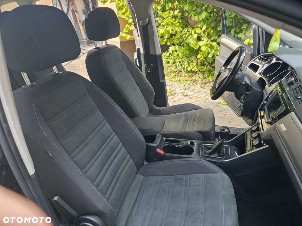 Volkswagen Touran 2.0 TDI BMT Comfortline - 9